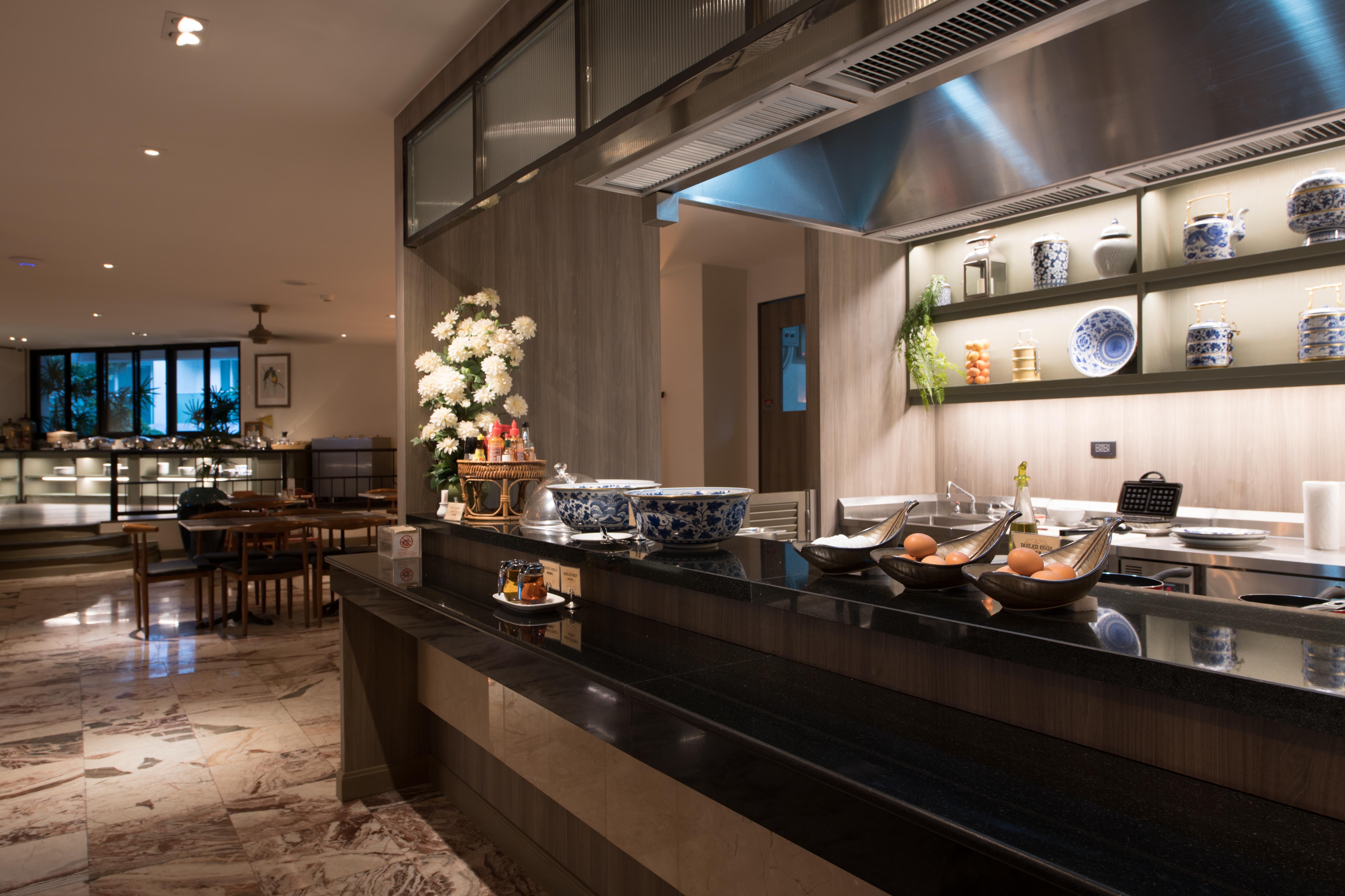 Sawaddi Patong Resort & Spa By Tolani - Sha Extra Plus Exterior foto