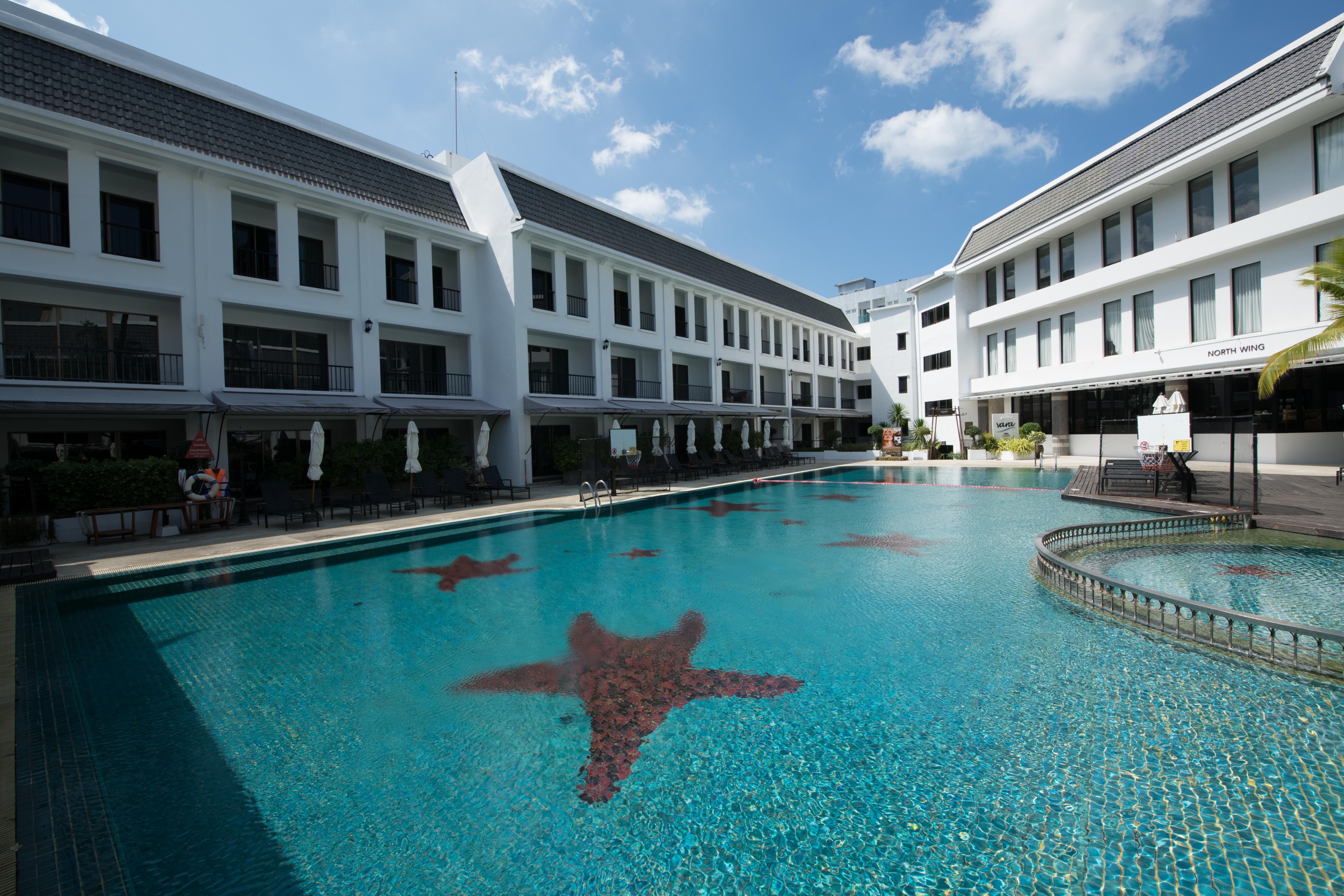 Sawaddi Patong Resort & Spa By Tolani - Sha Extra Plus Exterior foto