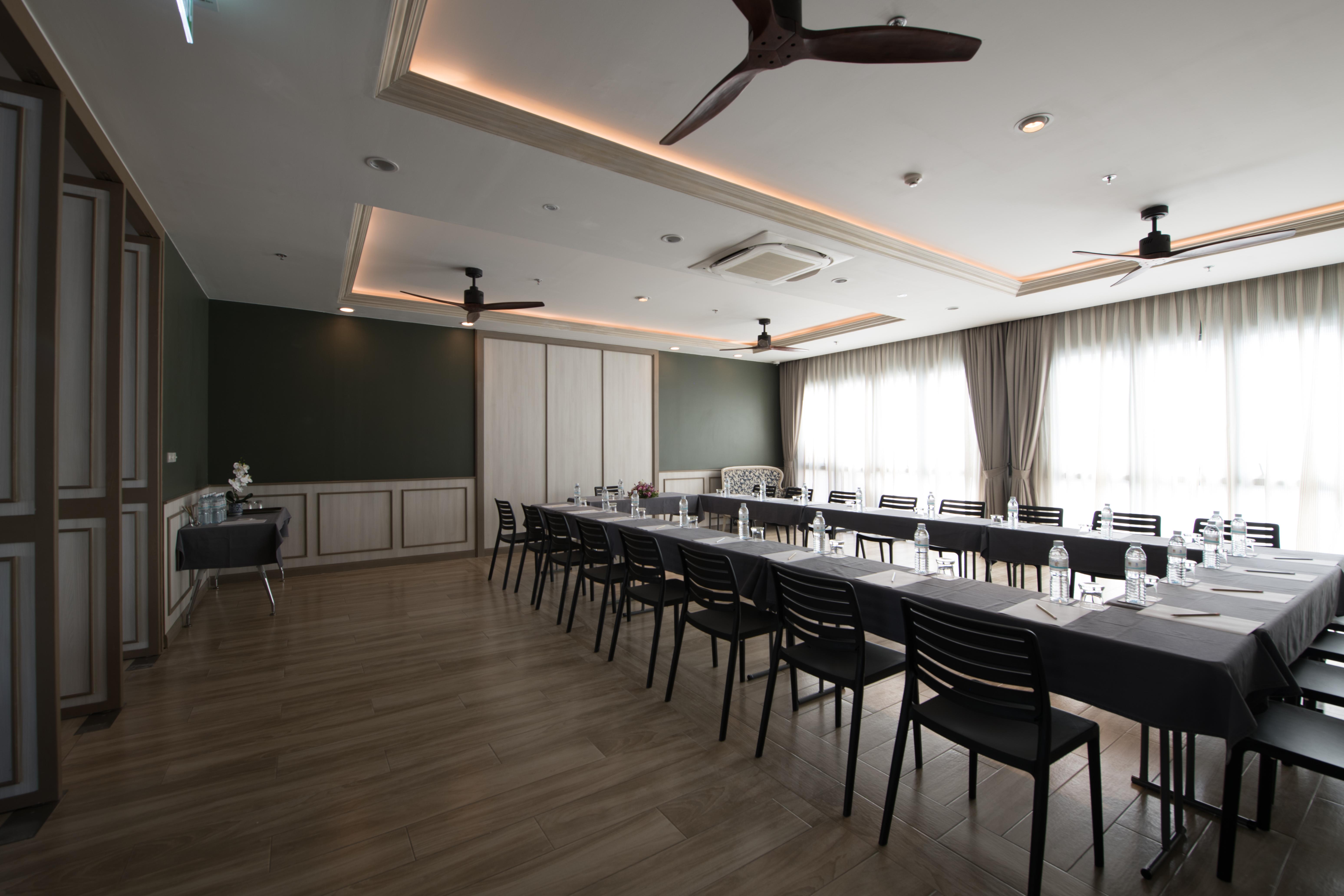 Sawaddi Patong Resort & Spa By Tolani - Sha Extra Plus Exterior foto