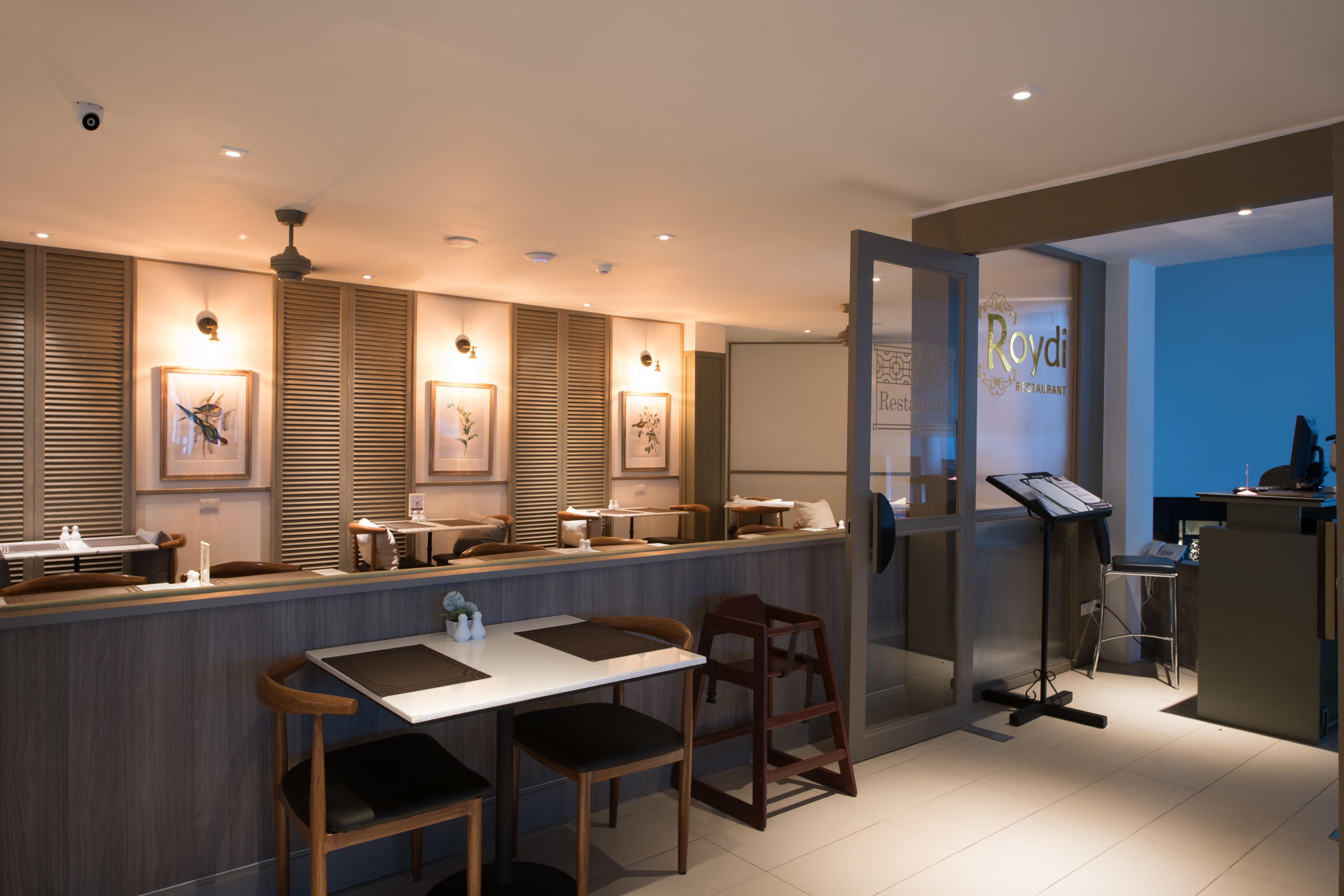Sawaddi Patong Resort & Spa By Tolani - Sha Extra Plus Exterior foto